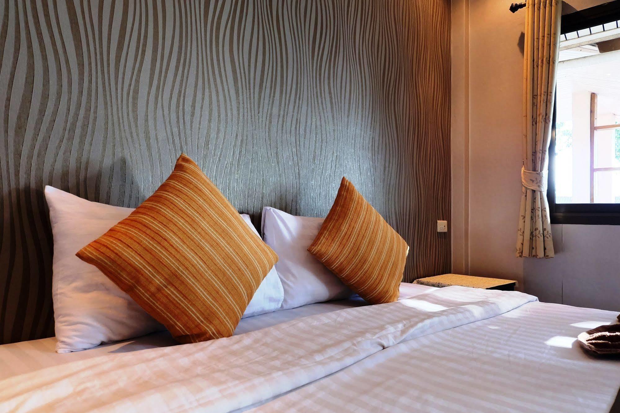 Bay Samed Resort 2*
