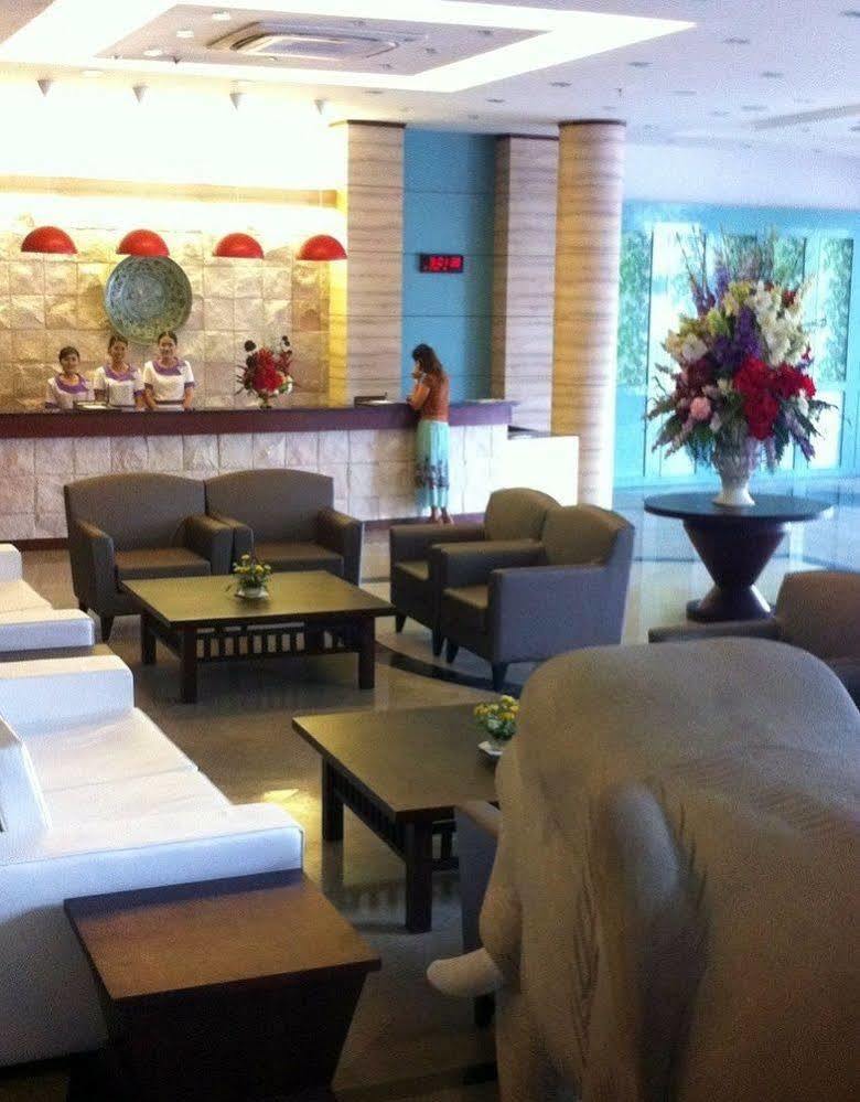 Mayflower Grande Hotel