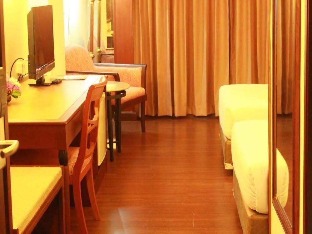 Mayflower Grande Hotel