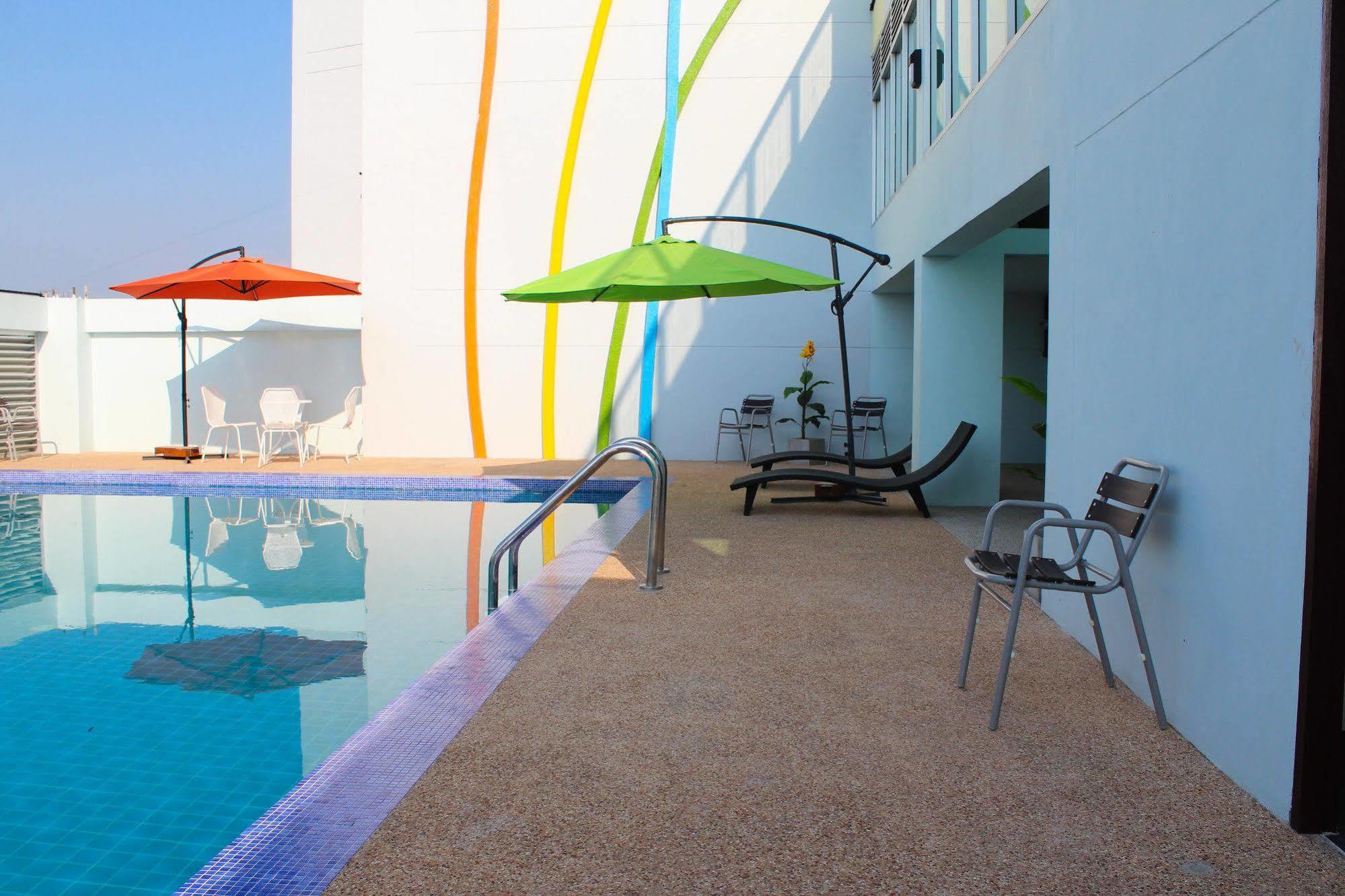 42c The Chic 4*