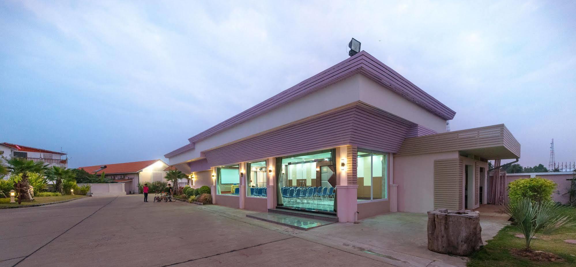 Martina Hotel Surin