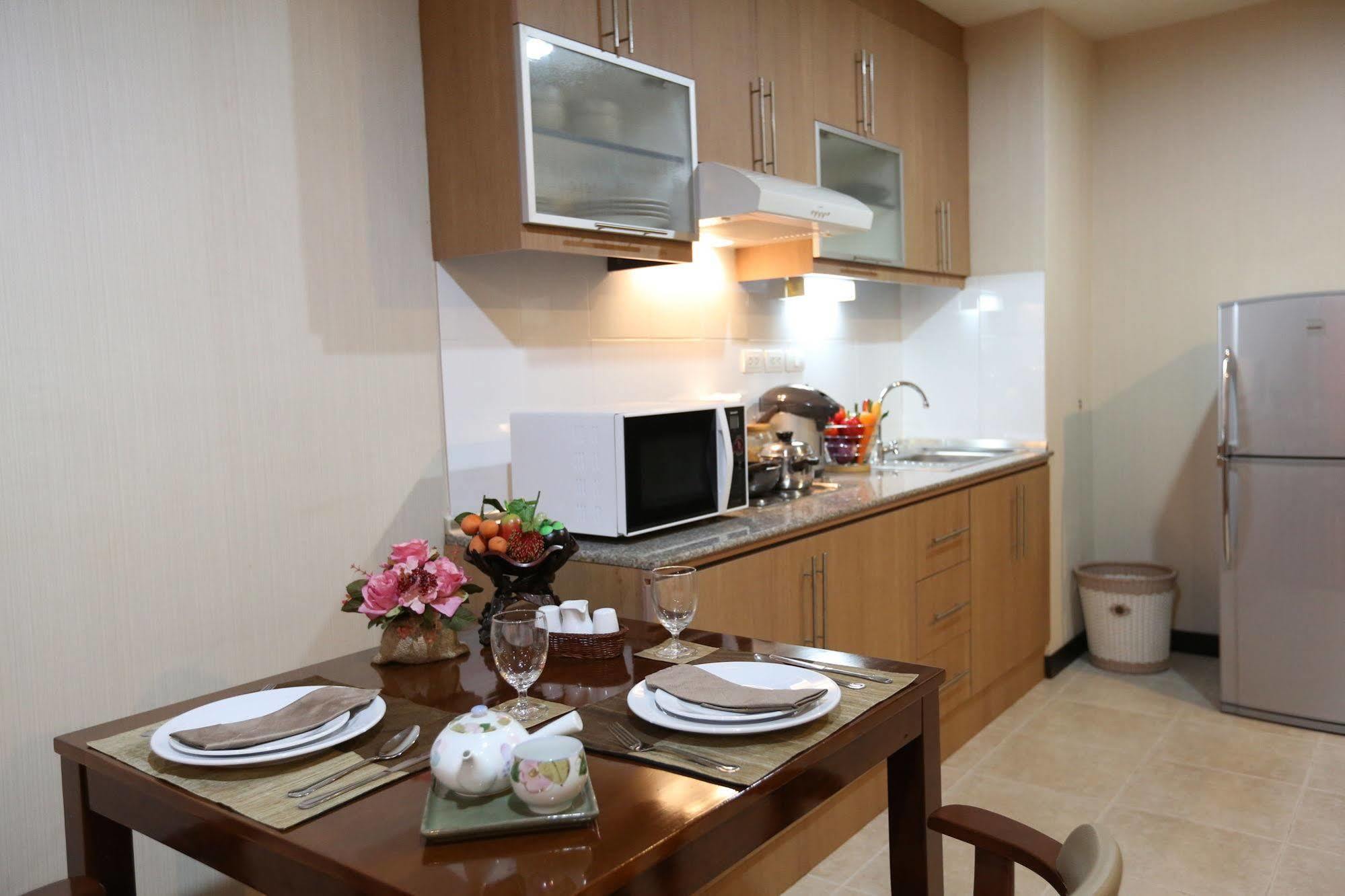 Hotel J Town Serviced Apartments&hotel Si Racha