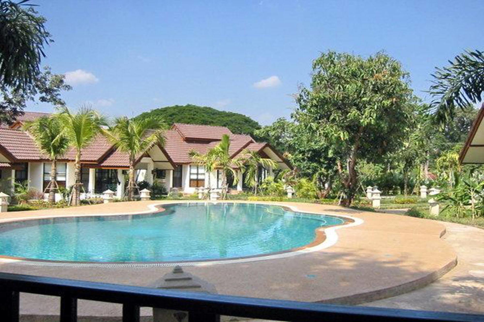 Pang Rujee Resort 3*