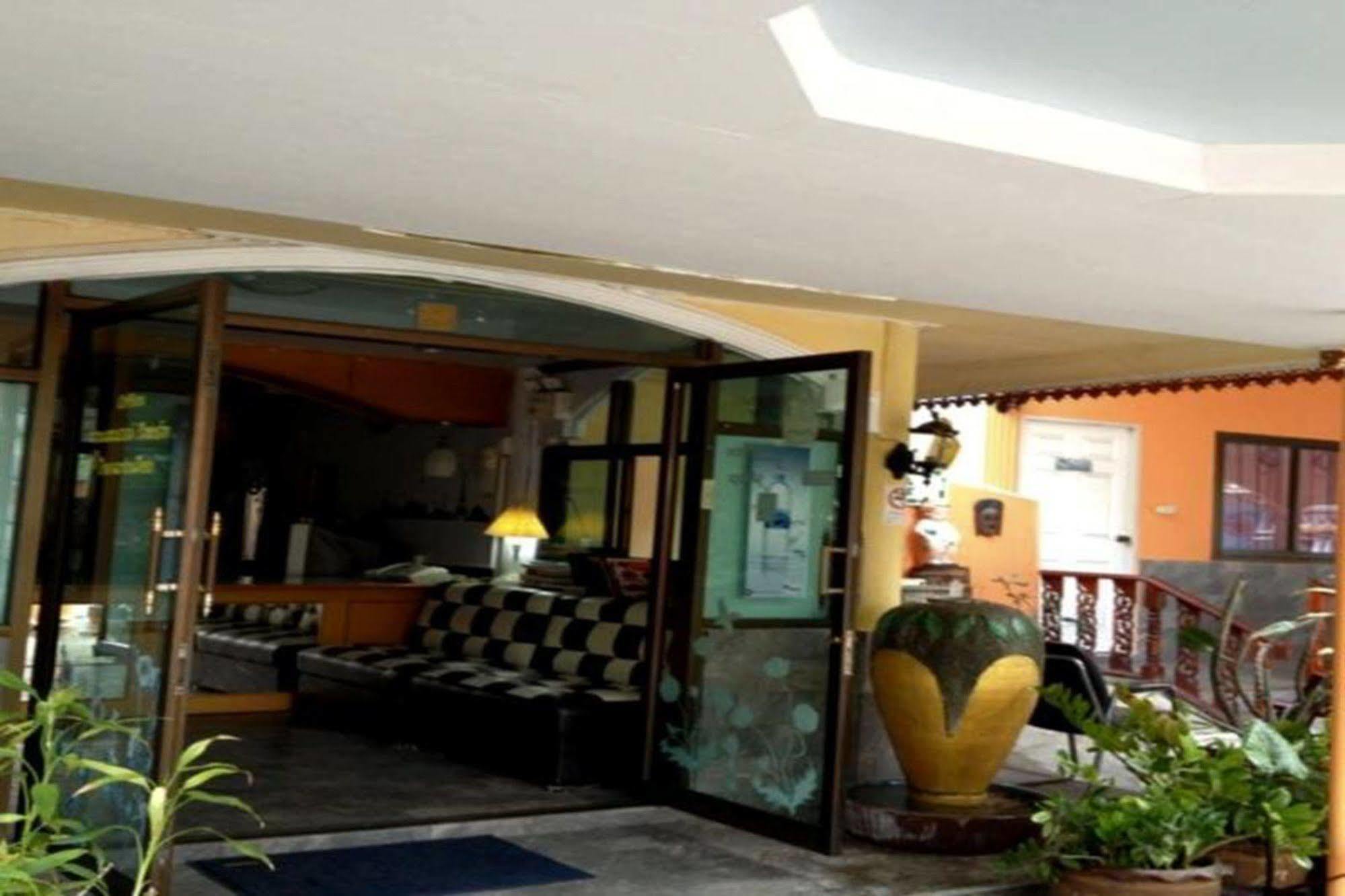 Paradise Inn 2*