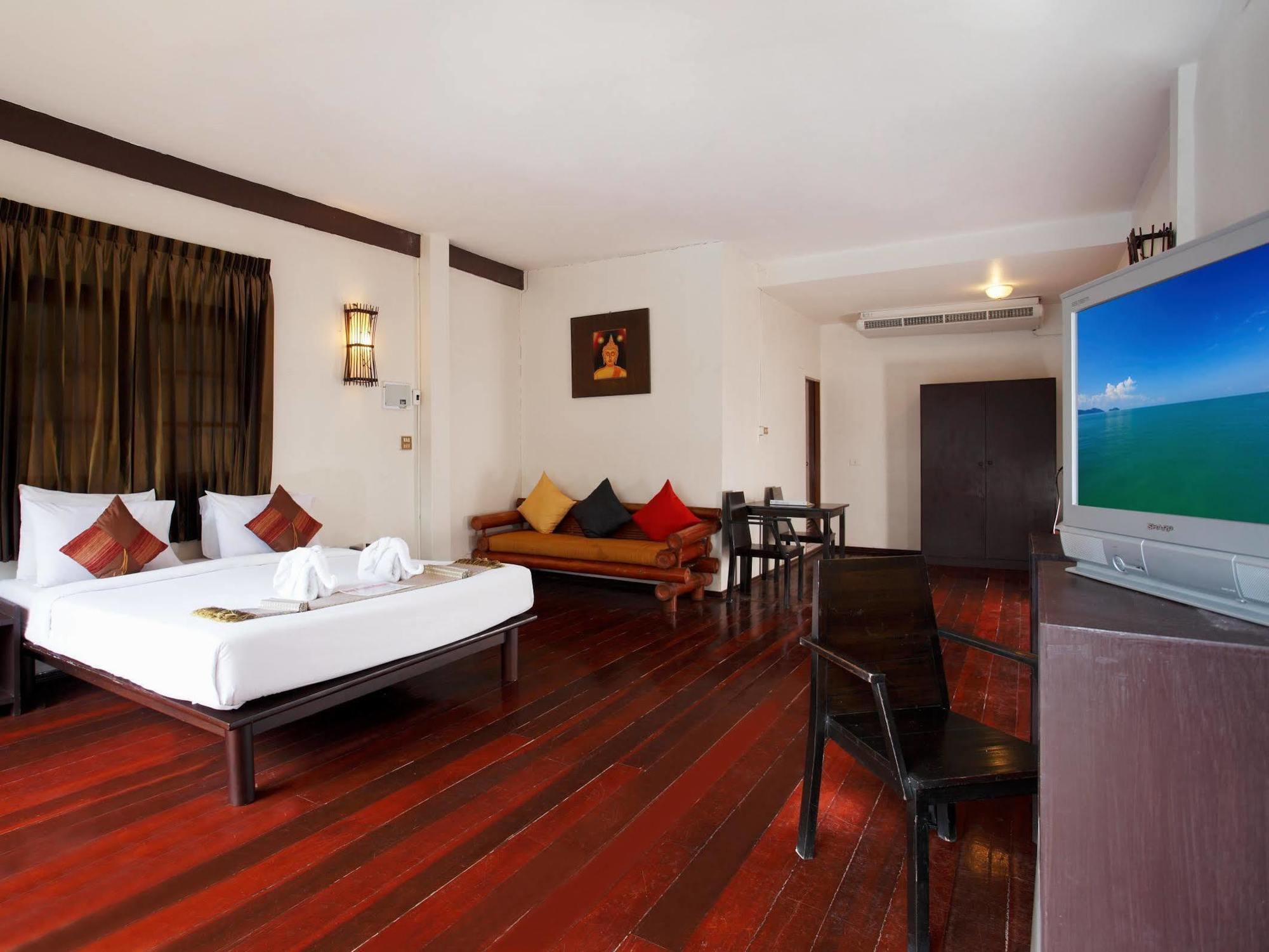 Hotel Bamboo &