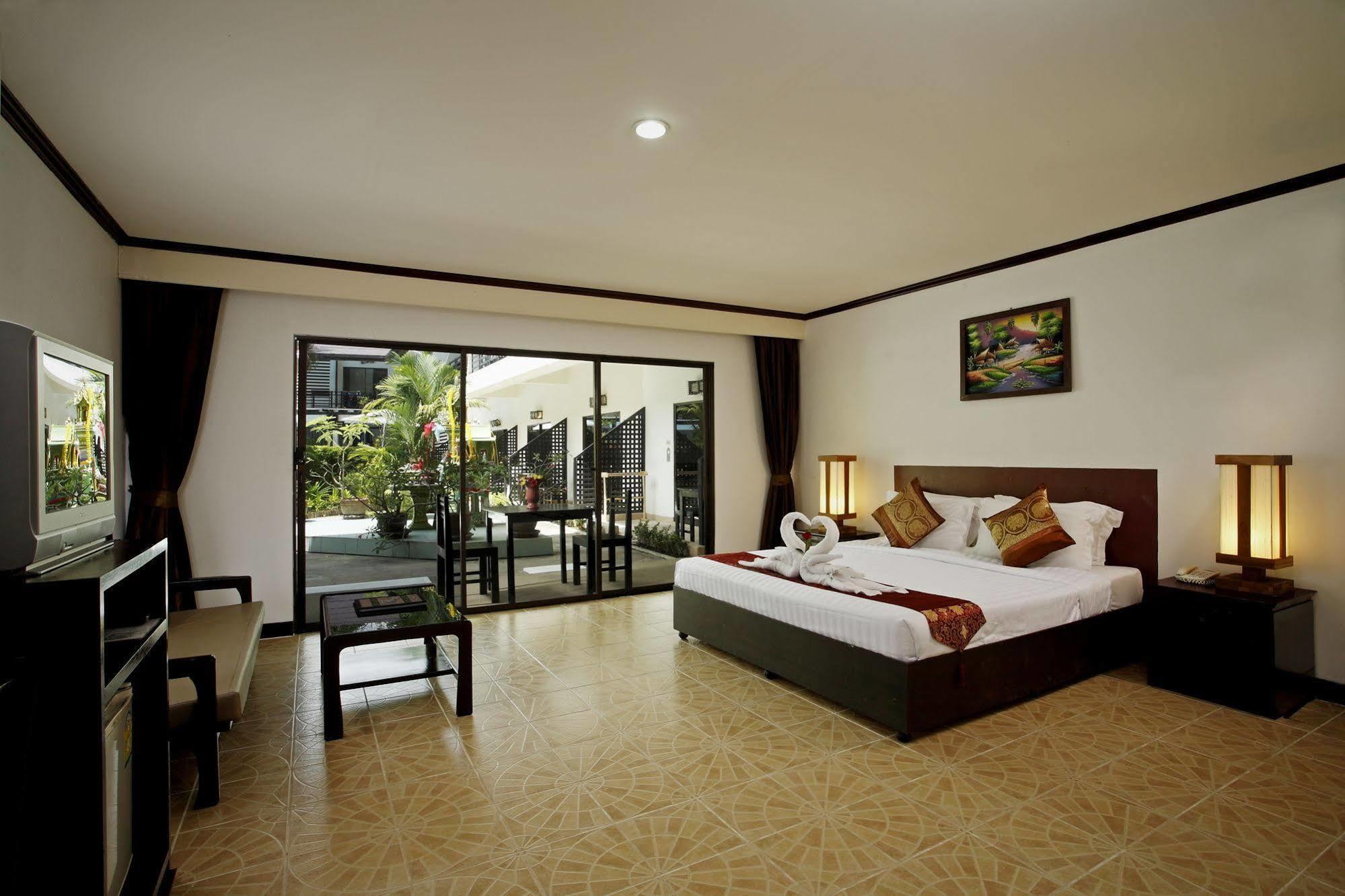 Hotel Bamboo & Patong
