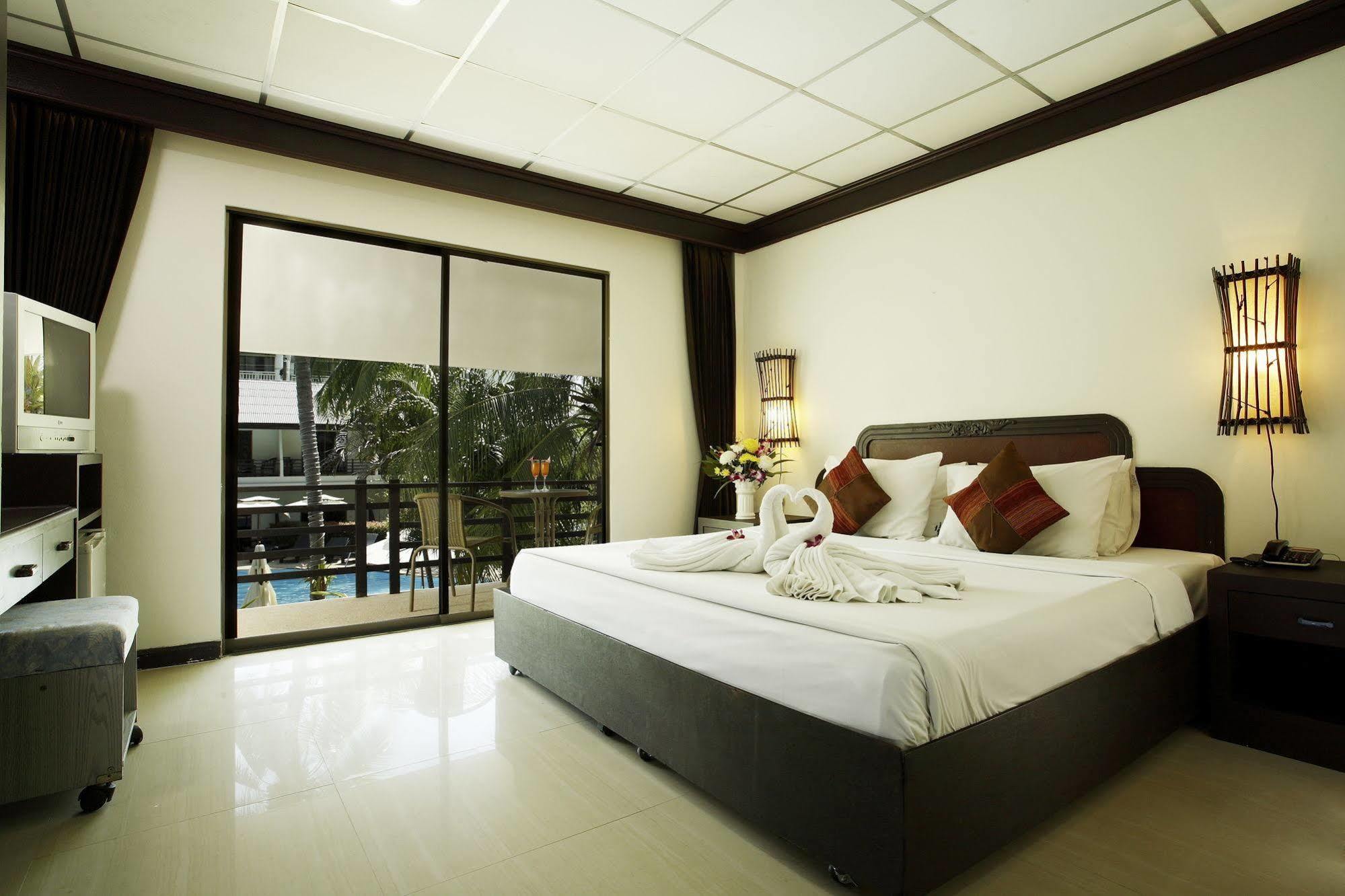 Bamboo & Hotel 3*