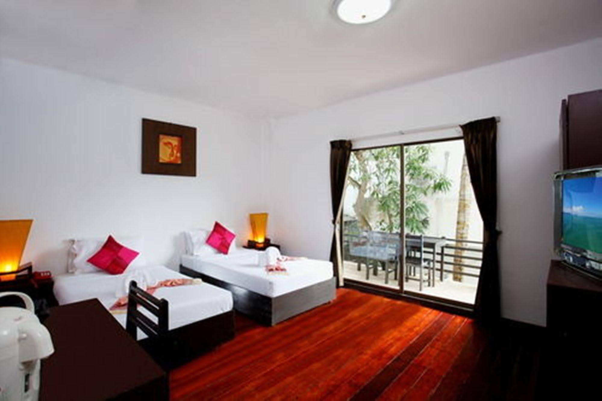 Bamboo & Hotel 3*