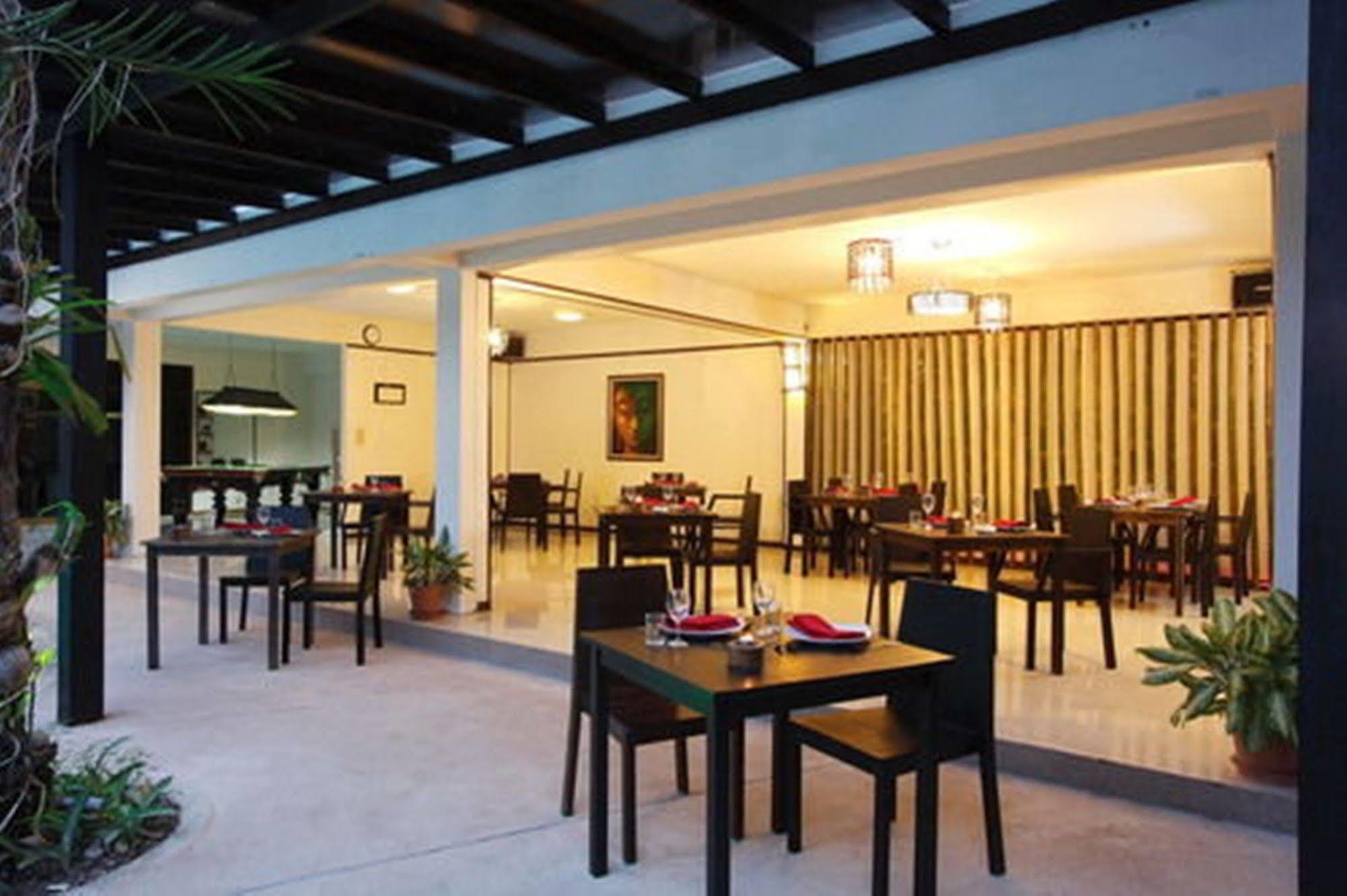 Hotel Bamboo &