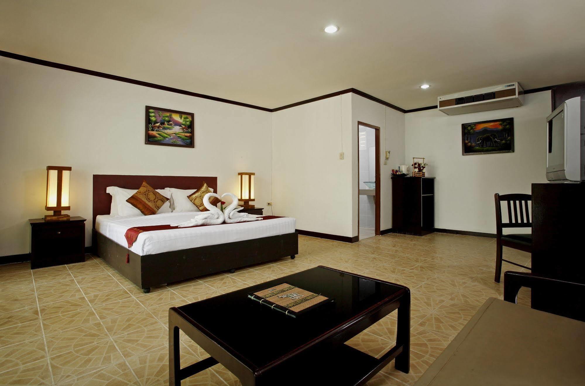 Hotel Bamboo &