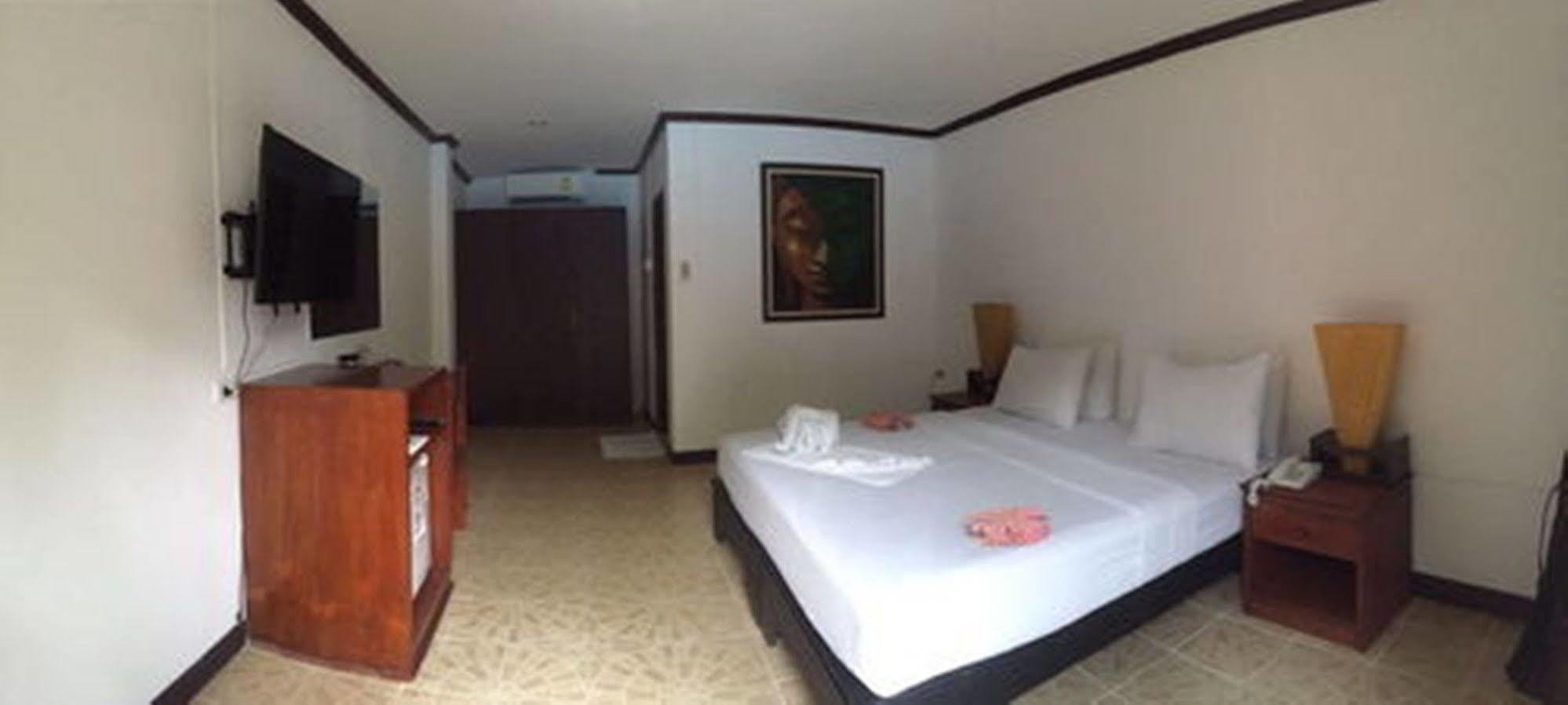 Bamboo & 3* Patong