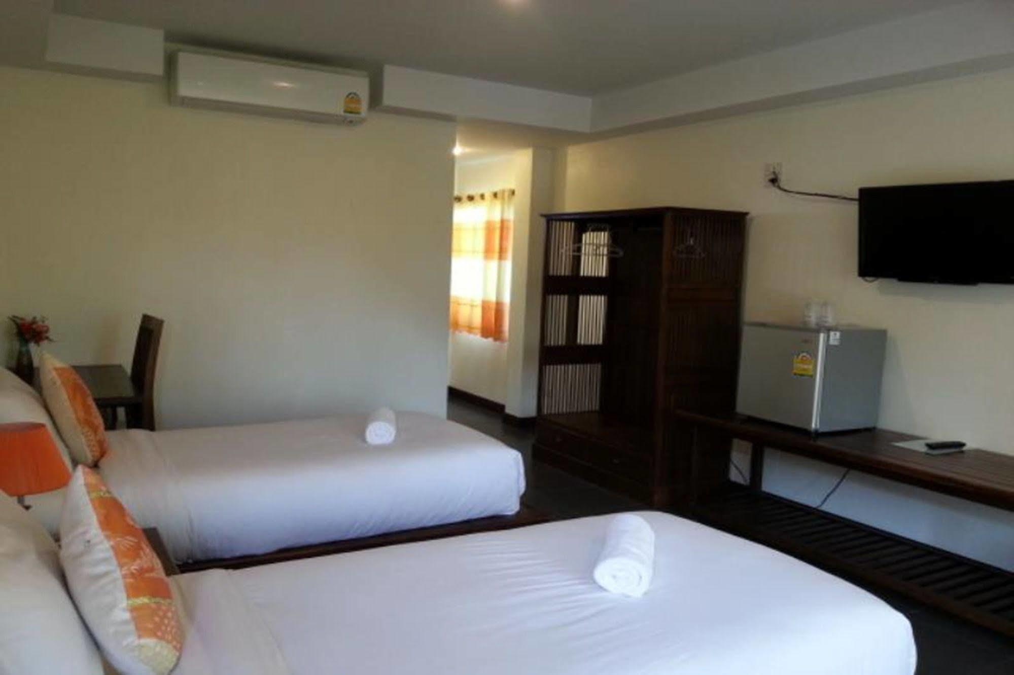 Hostel Baan Nai Wiang *