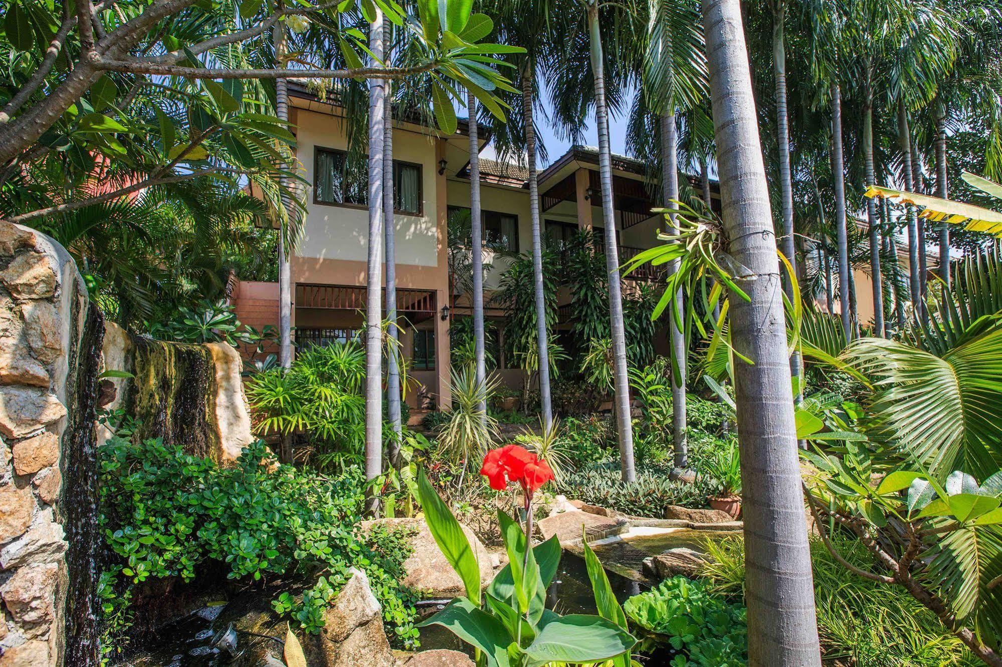 Oasis Hakuna Matata Hotel
