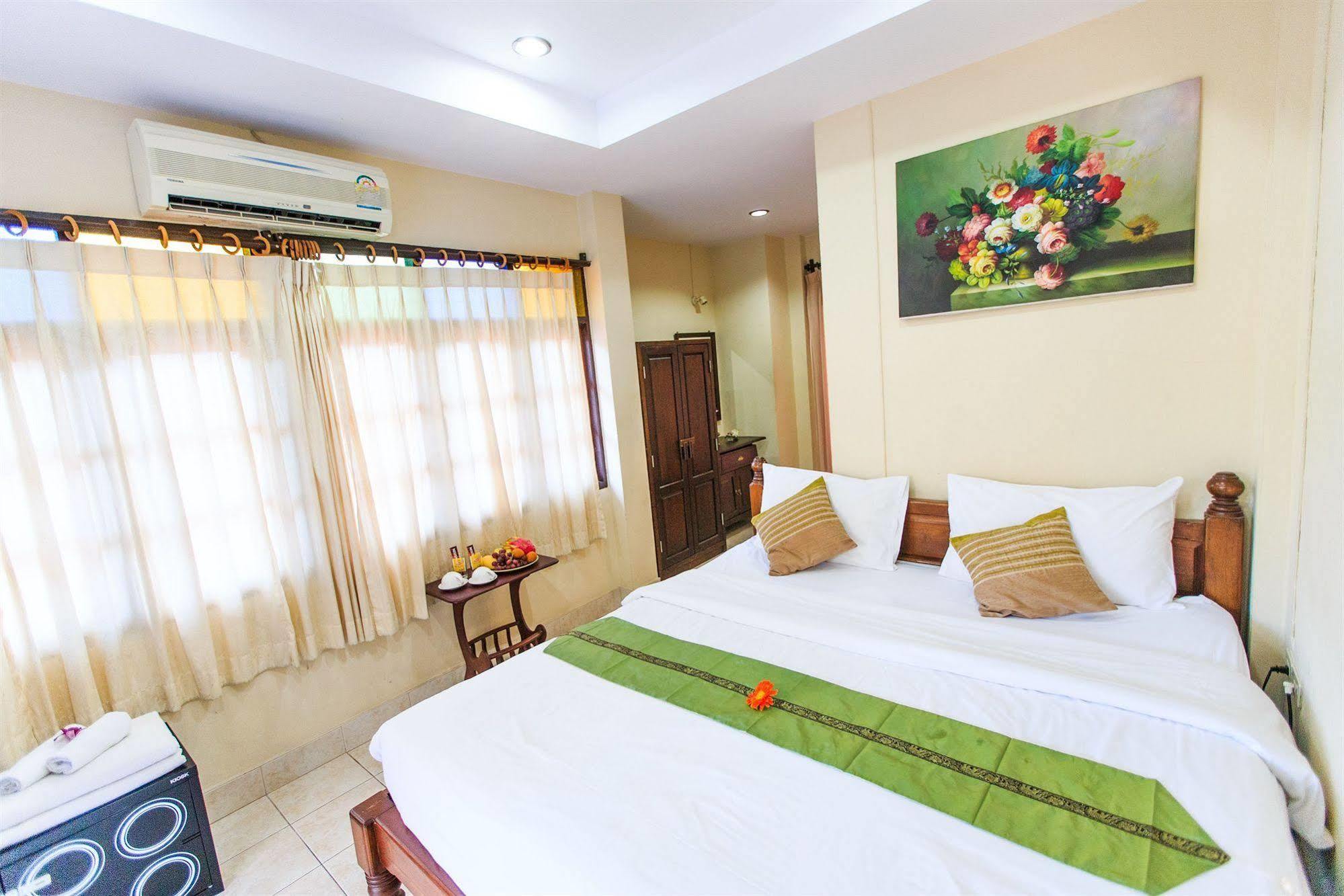 Oasis Hakuna Matata Hotel