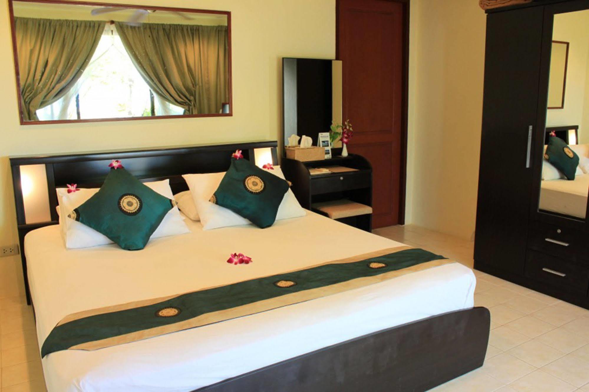 The Waterfront At Fishermans Village Resort 3*
