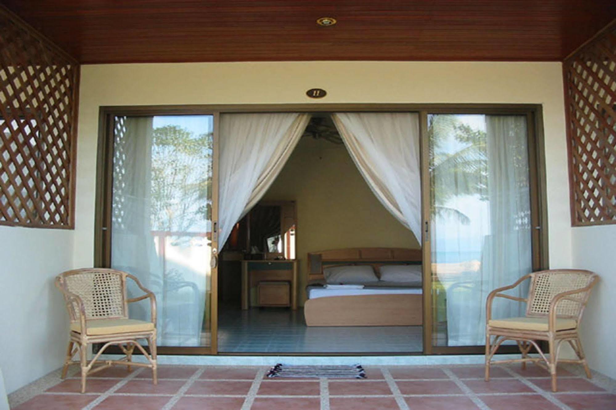 The Waterfront At Fishermans Village 3*