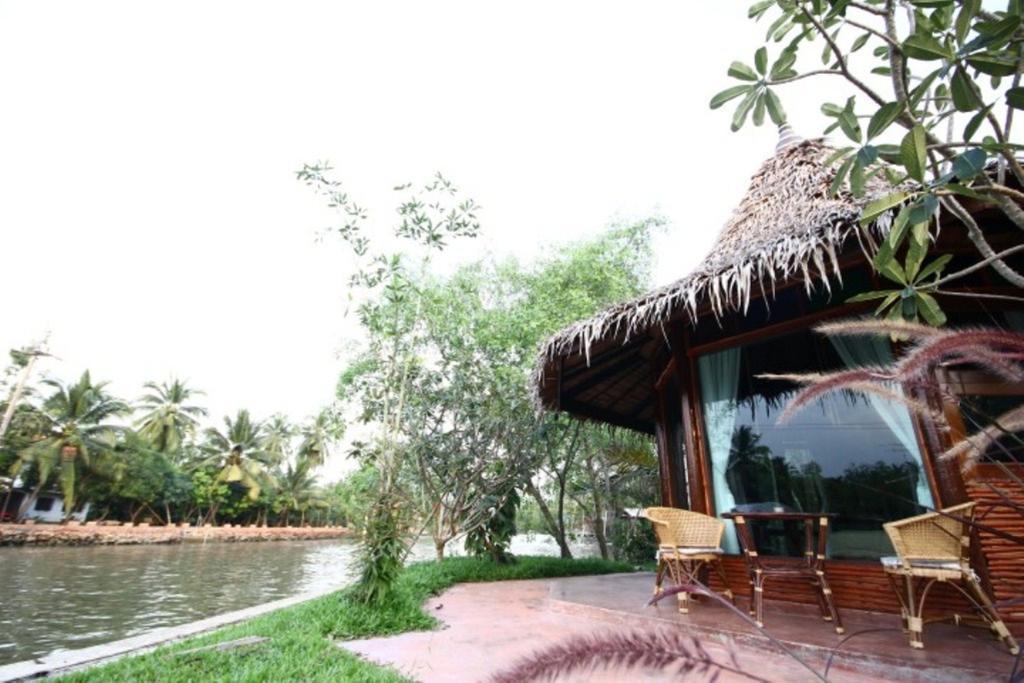 Resort Club Amphawa