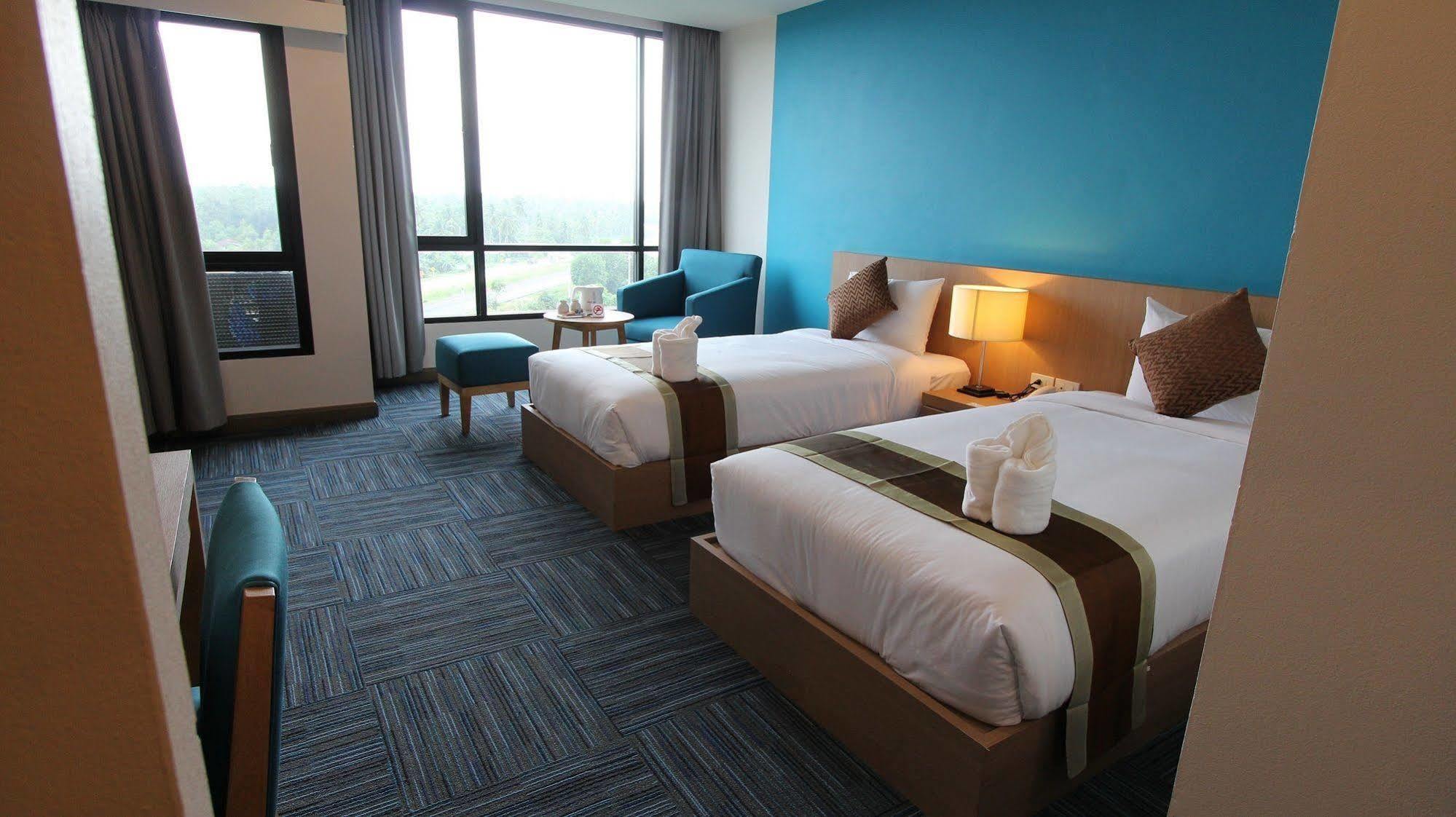 S Tara Grand Hotel Surat Thani
