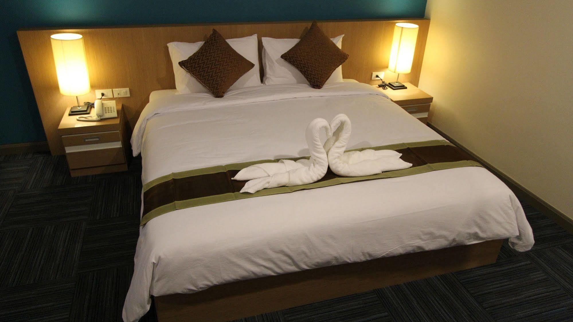 Hotel S Tara Grand Surat Thani