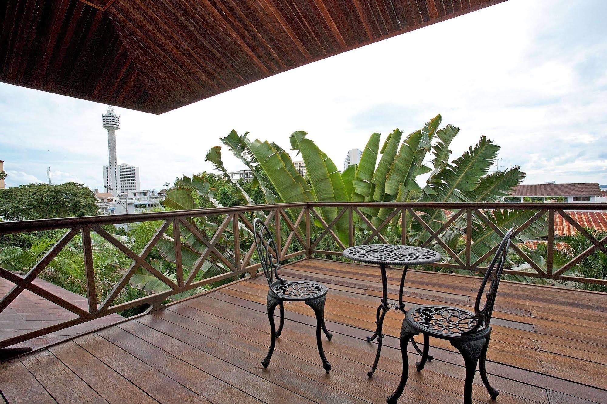 Baan Suan Far-sai *