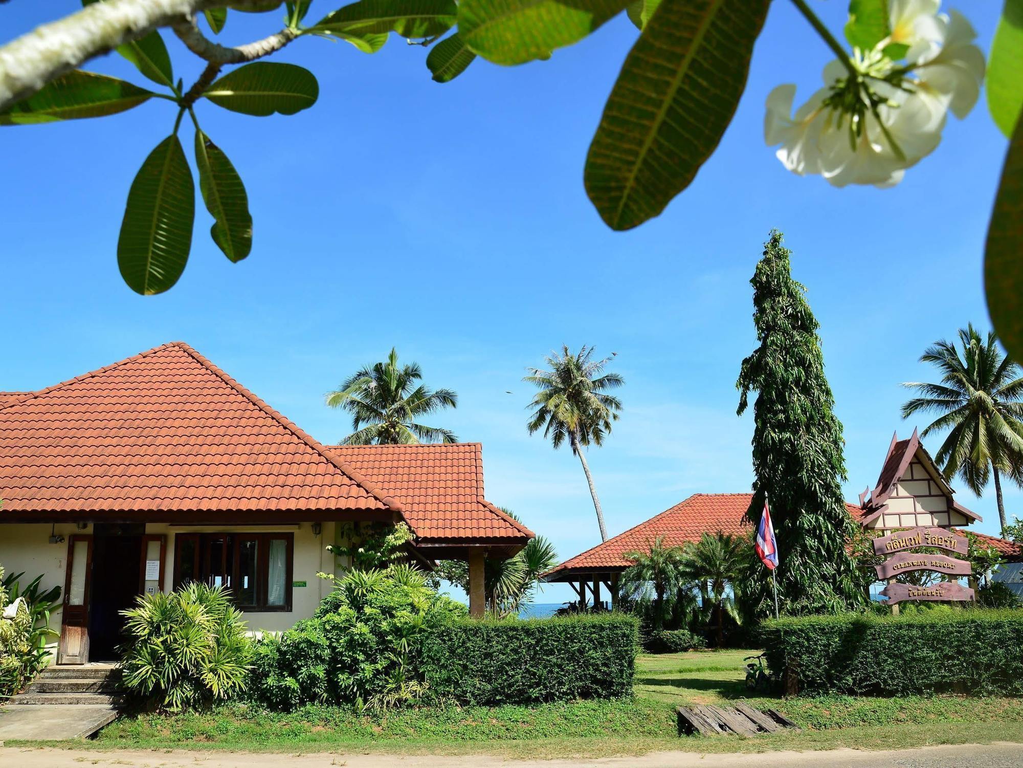 Clean Wave Apartment Chumphon