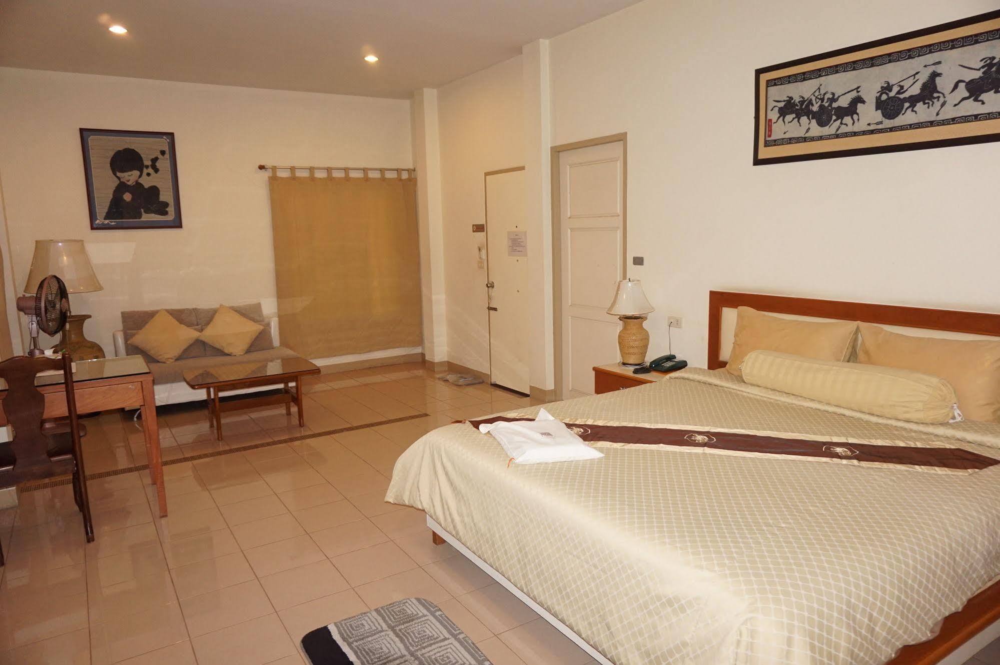 Tonwa Hotel