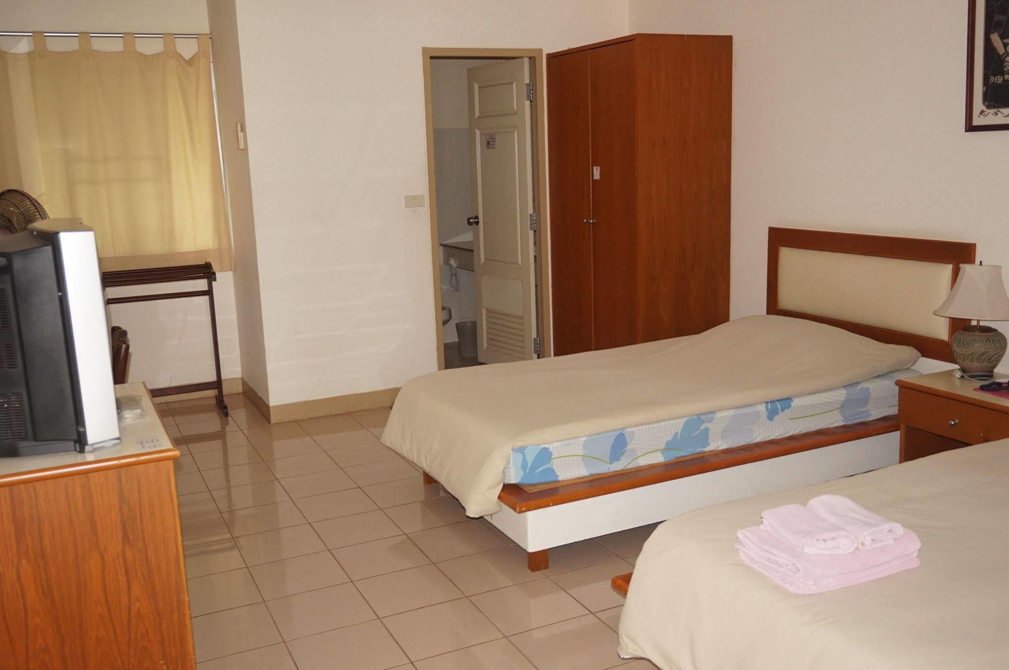 Tonwa Hotel 3*