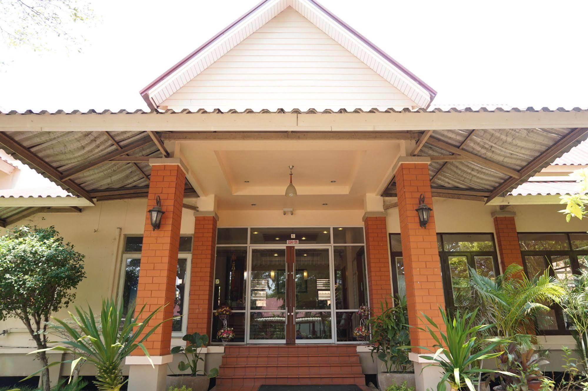 Tonwa Hotel
