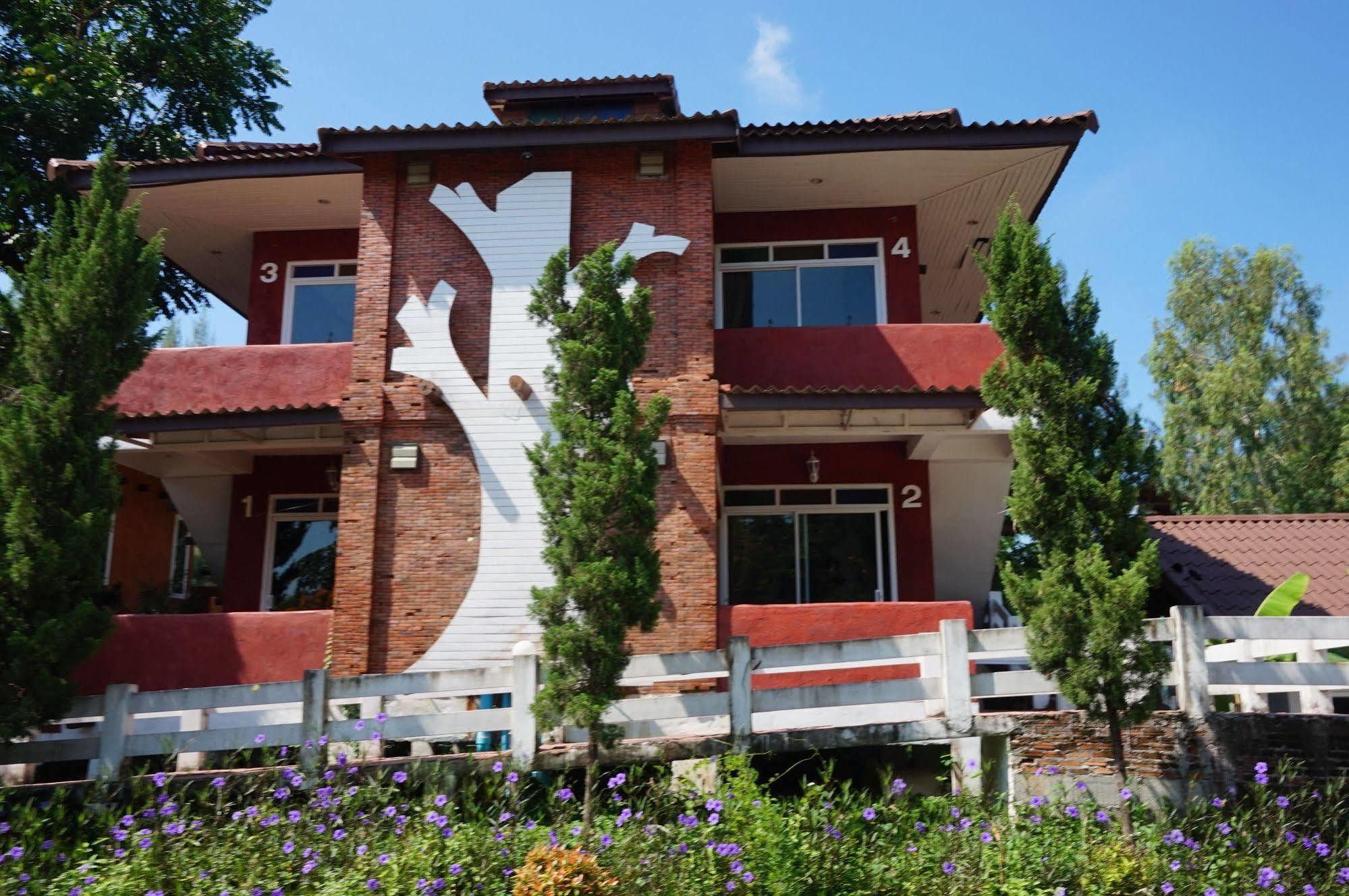 Nakhaburi & Hotel 4*