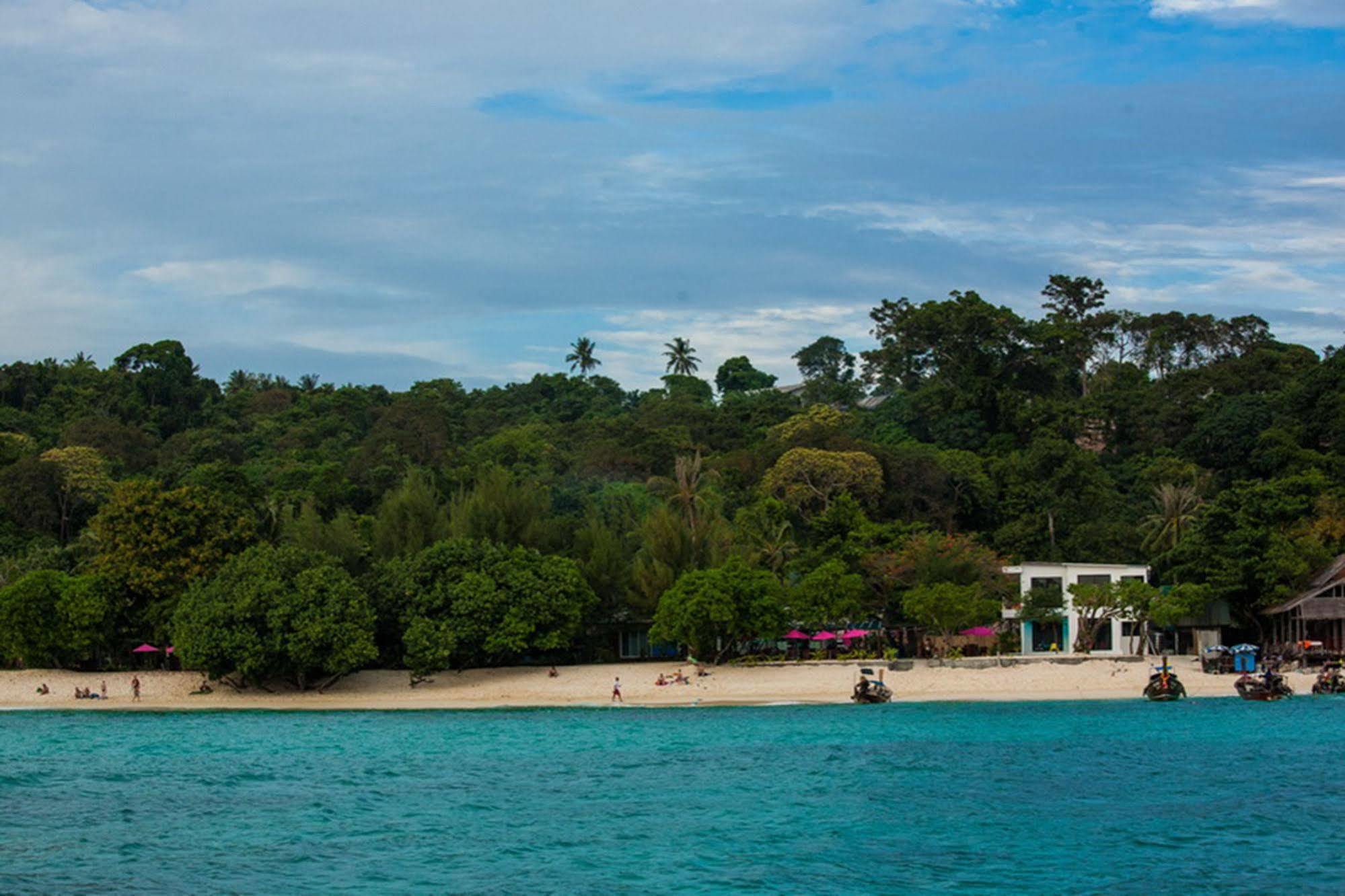 Paradise 3*