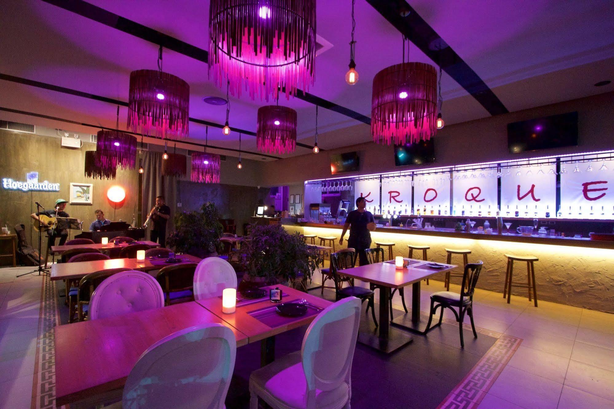 Kroque Boutique & Bistro Ang Sila