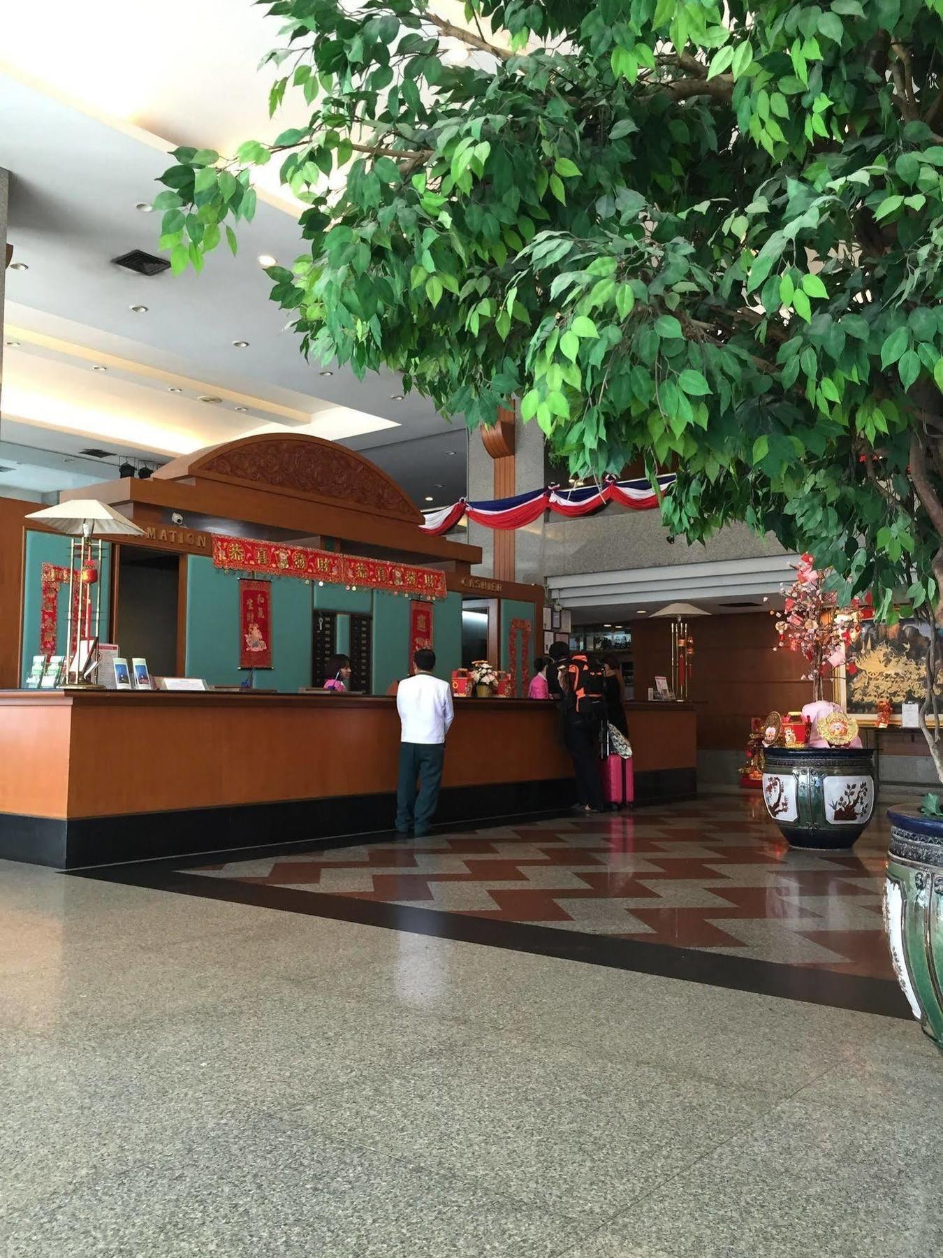 Siam Center 3*