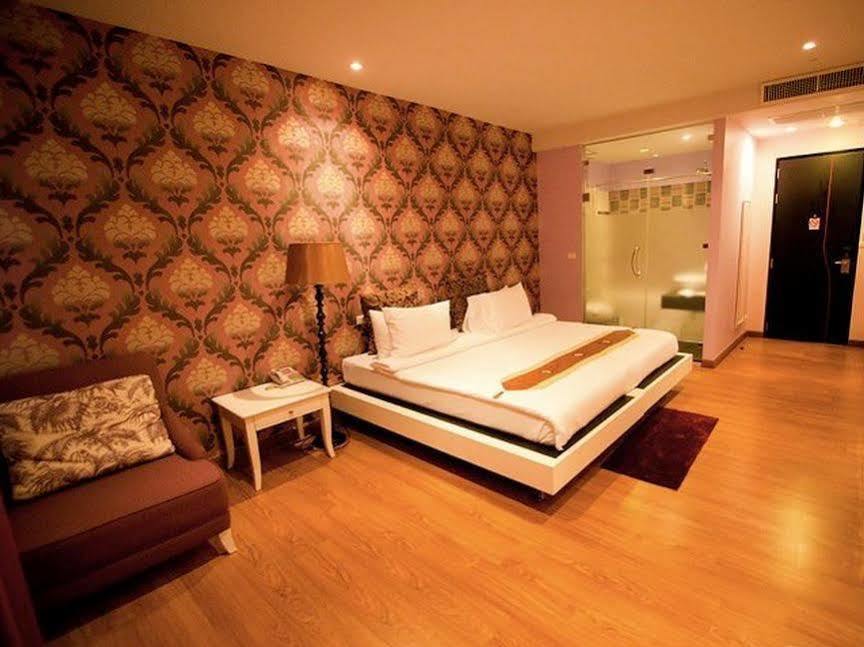 Glitz Hotel 3*