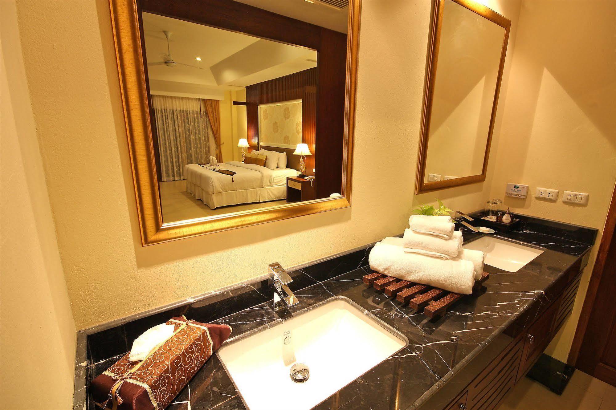 Resort Thai Thani Pool Jomtien Beach