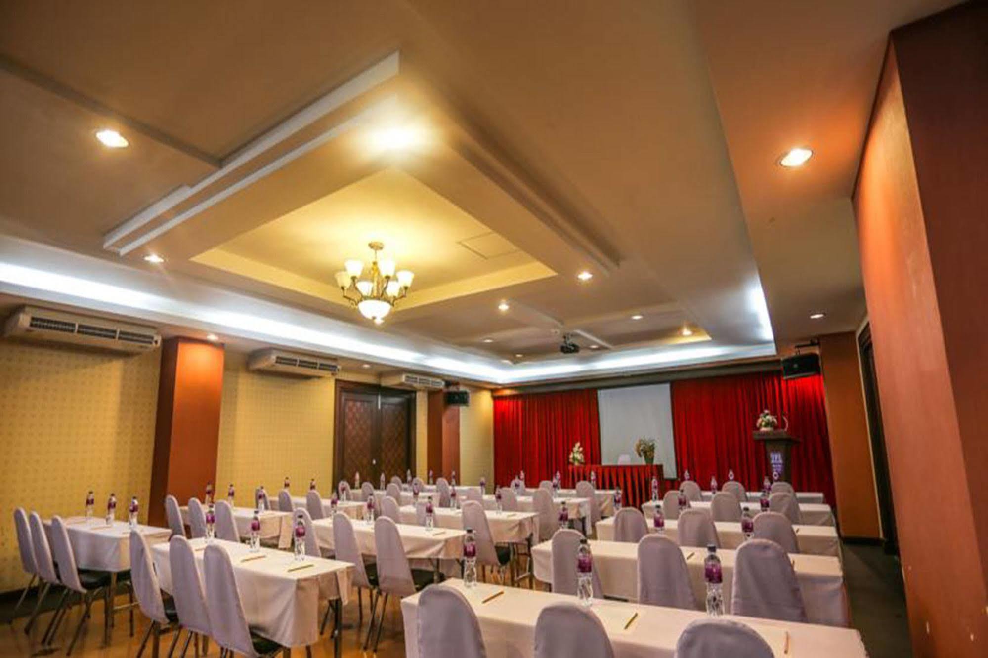 Hotel Madina