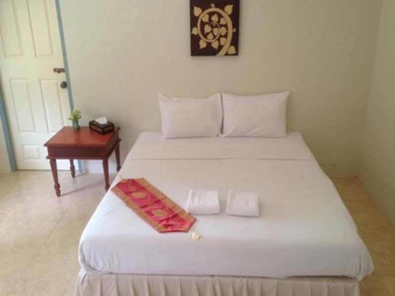 Oyo 479 Water Jade Natural