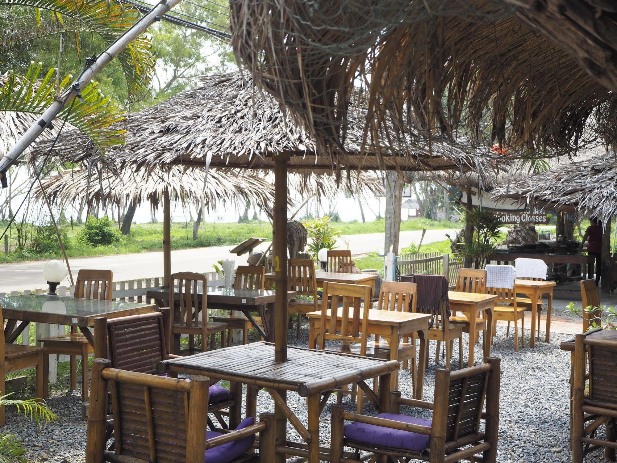 Euro Lanta White Rock Holiday park 3*