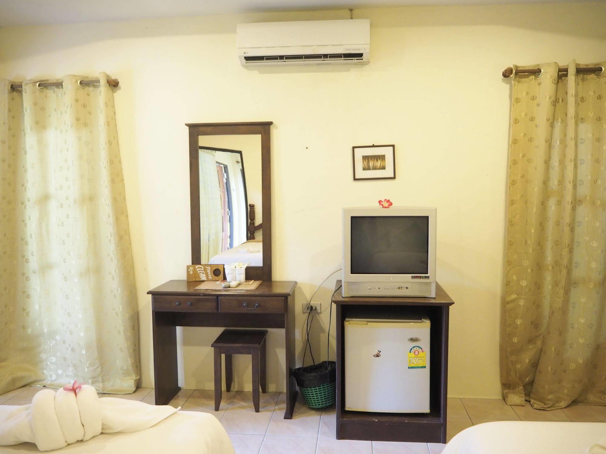 Euro Lanta White Rock Holiday park 3*