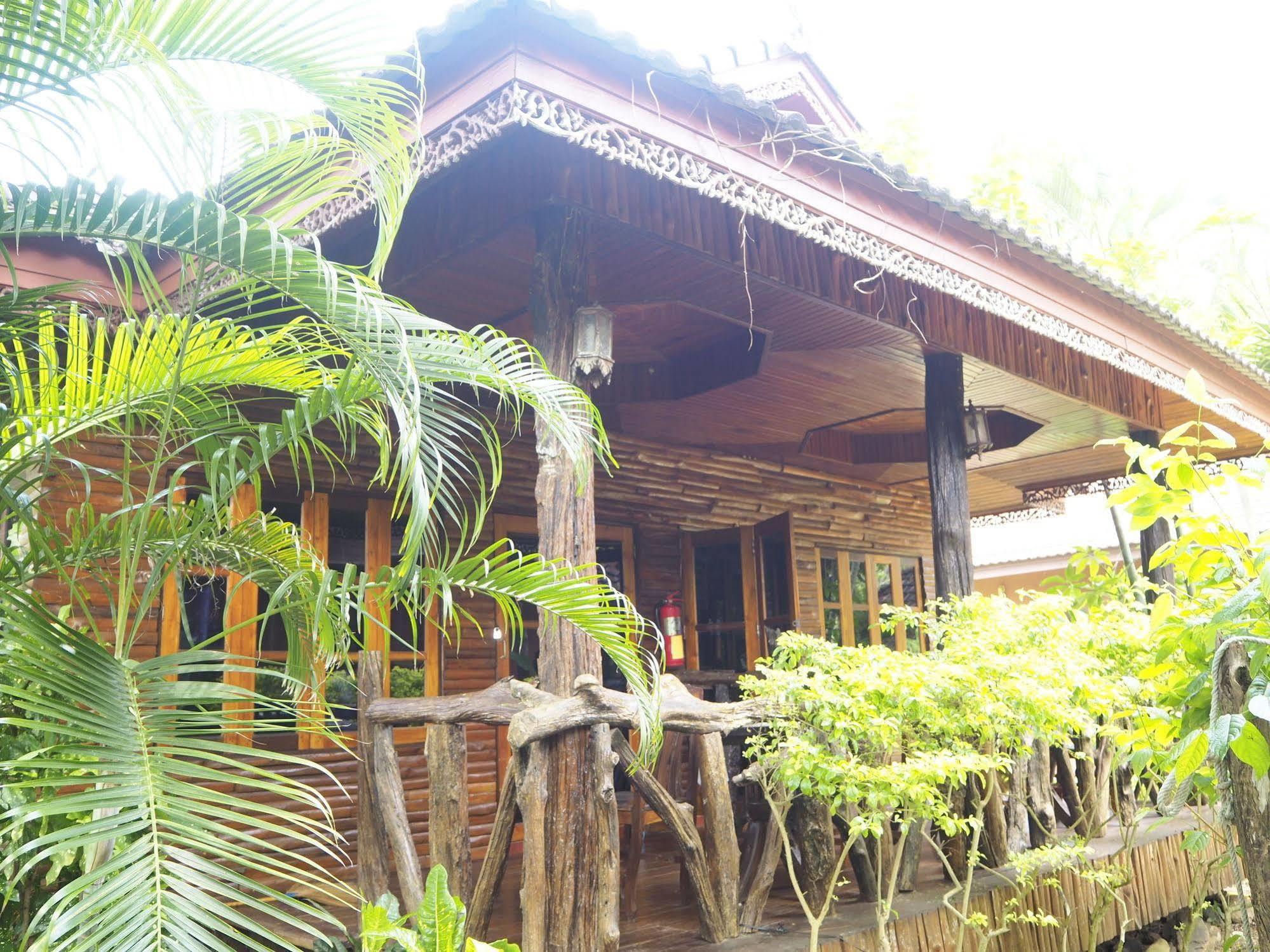 Euro Lanta White Rock Holiday park Koh Lanta