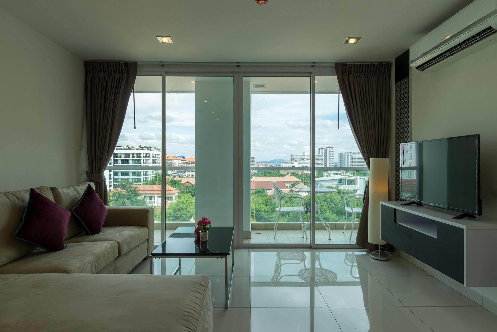 Art On The Hill By Sunny Rentals * Pattaya