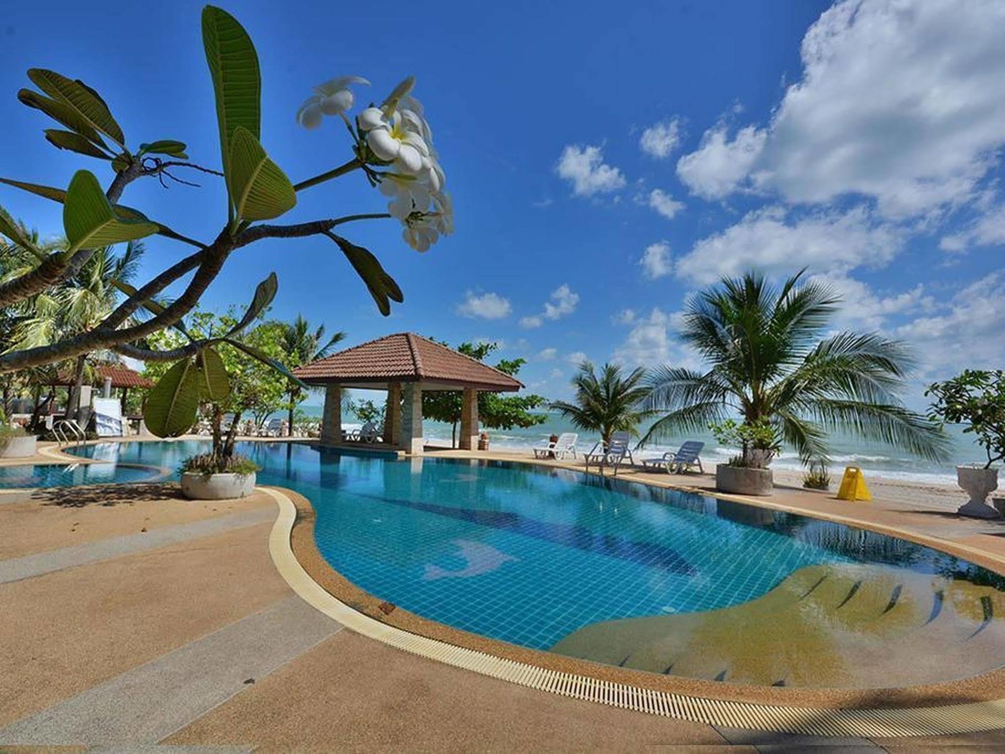 Alongkot Hotel