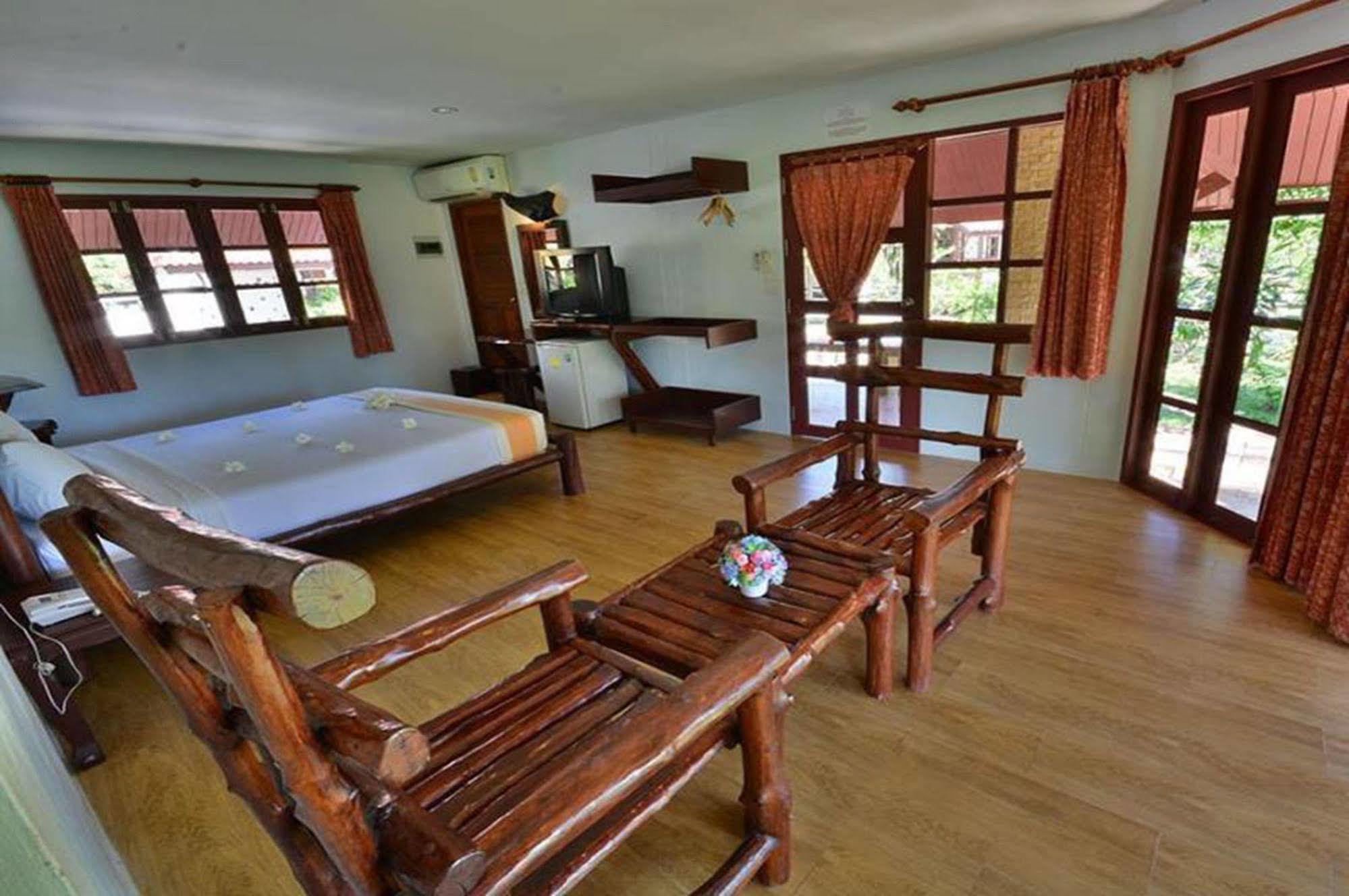 Hotel Alongkot Khanom