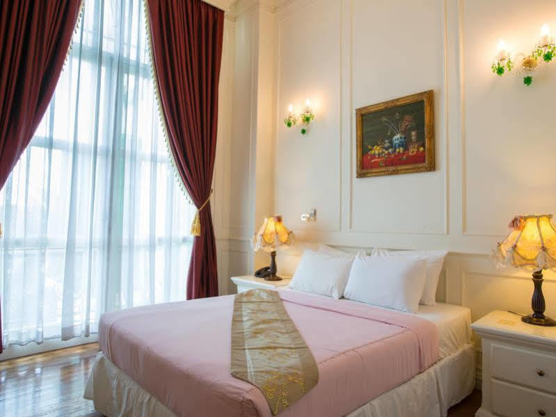 Chateau De Khaoyai & Hotel