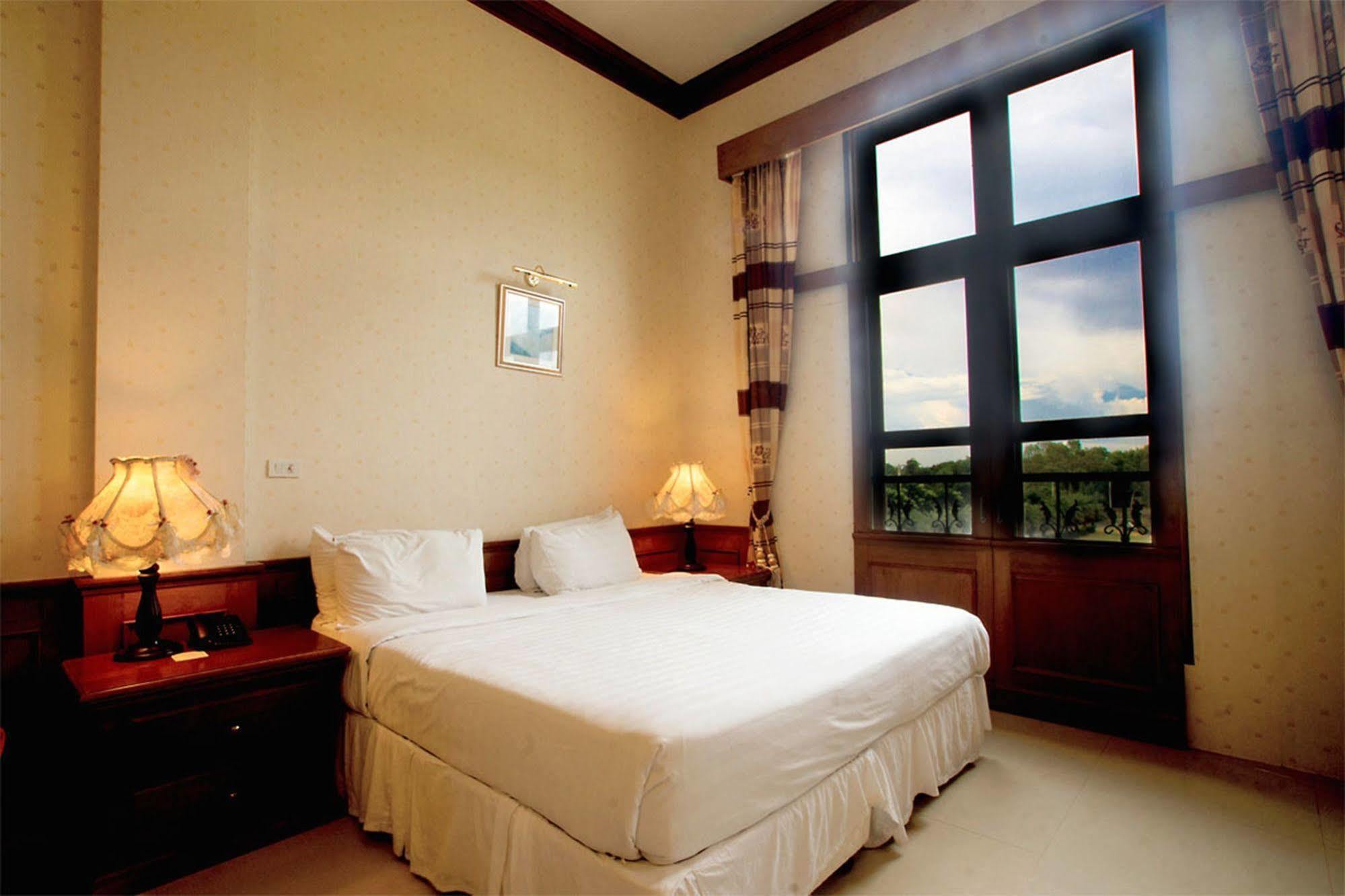 Chateau De Khaoyai & 4* Pakchong