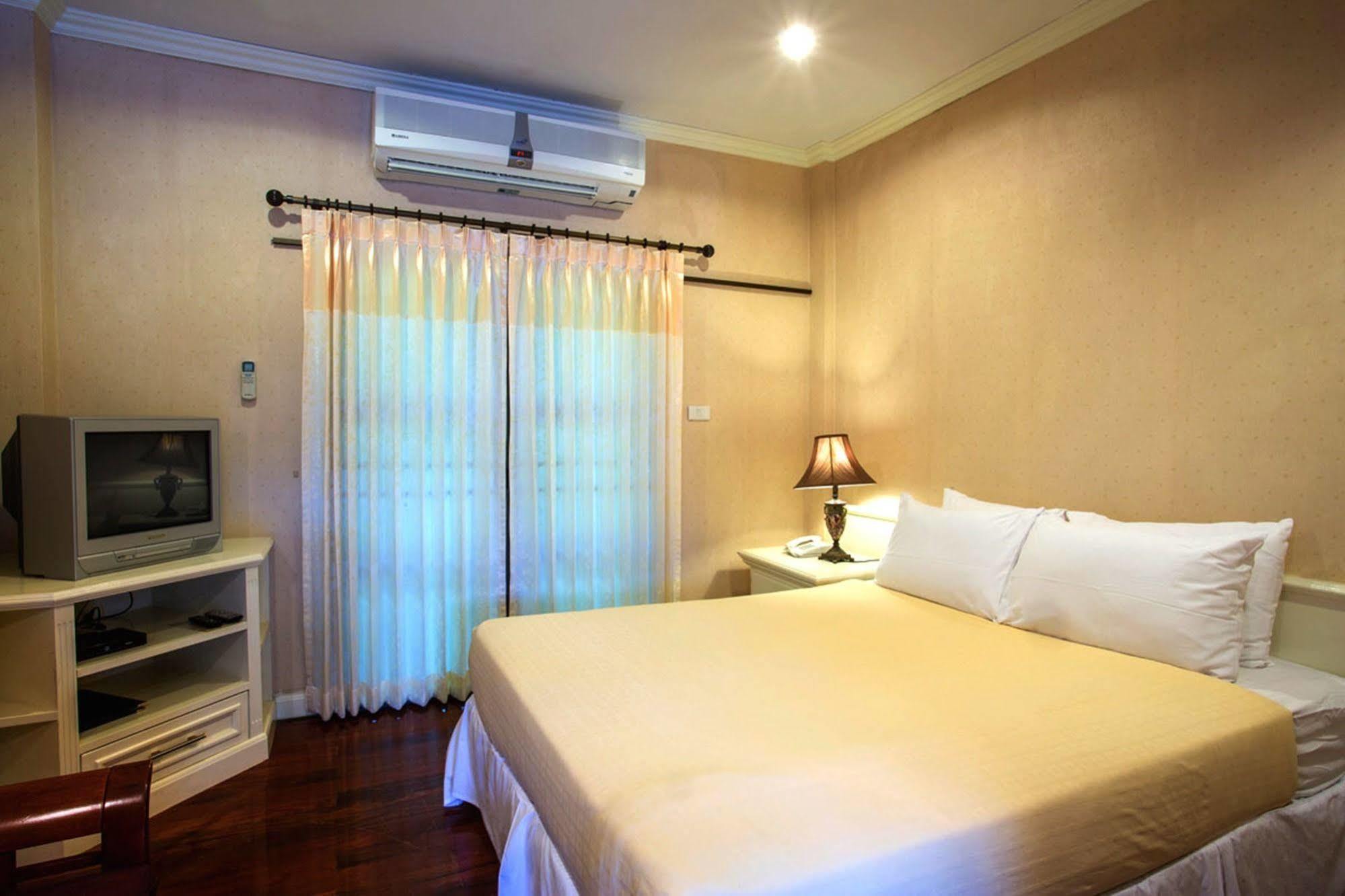 Chateau De Khaoyai & Hotel