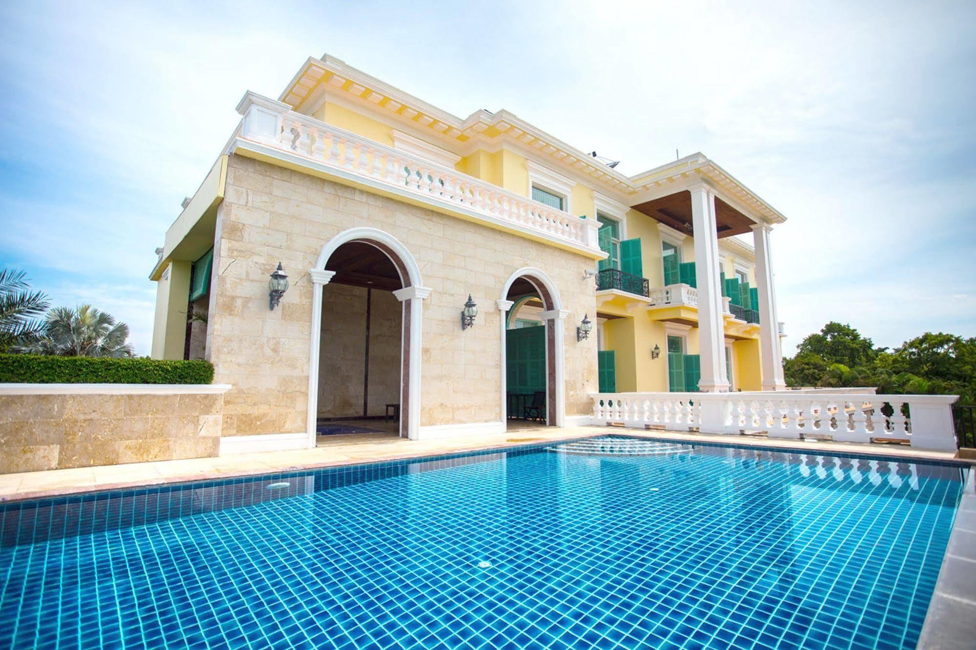 Chateau De Khaoyai & 4* Pakchong
