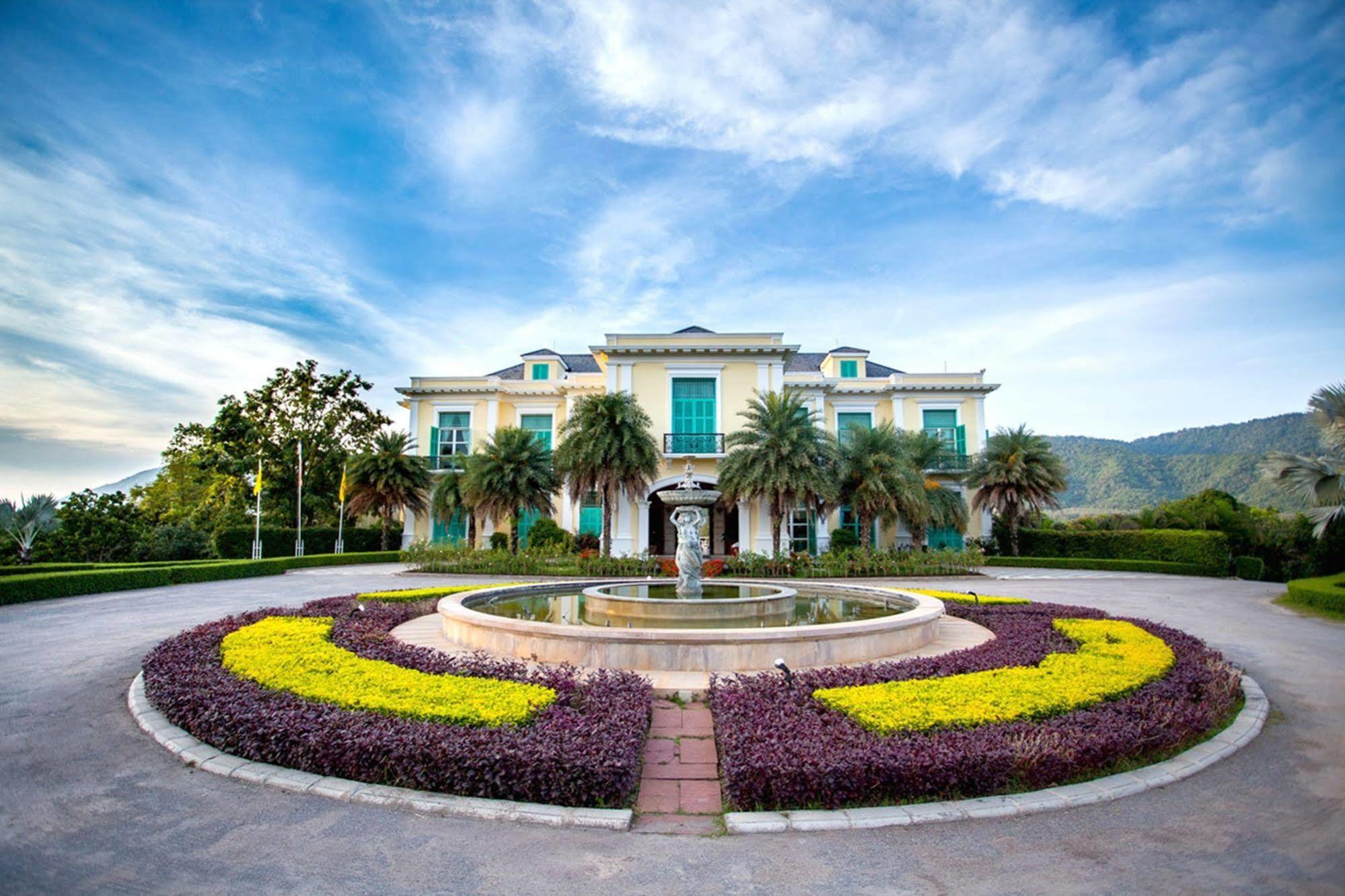 Chateau De Khaoyai & 4* Pakchong