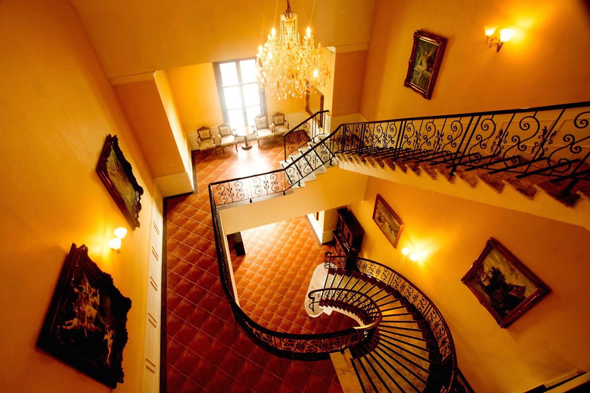 Chateau De Khaoyai & Hotel