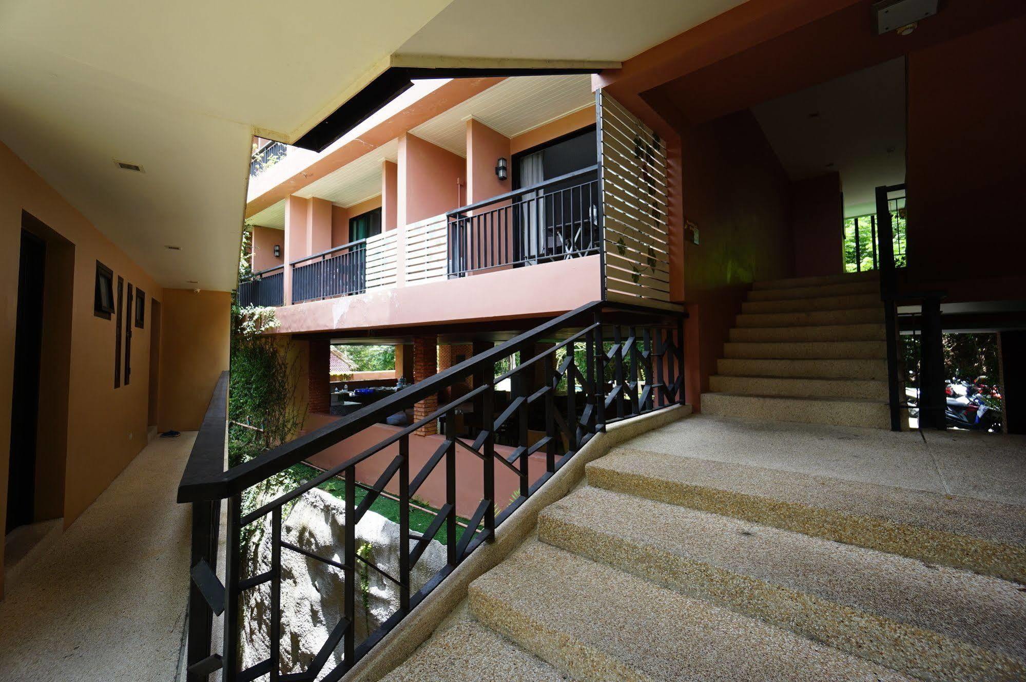 On Hilltop Resort 3*