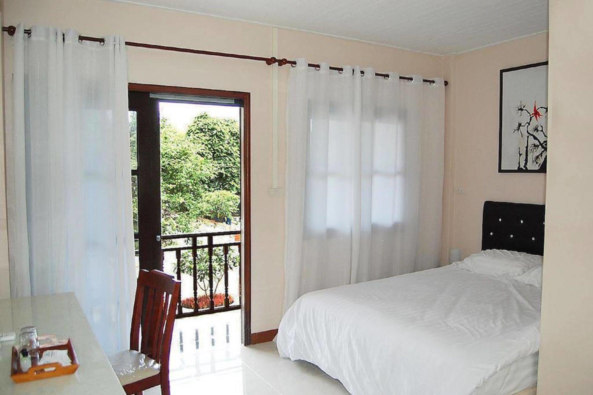 Nasuk House Homestay *